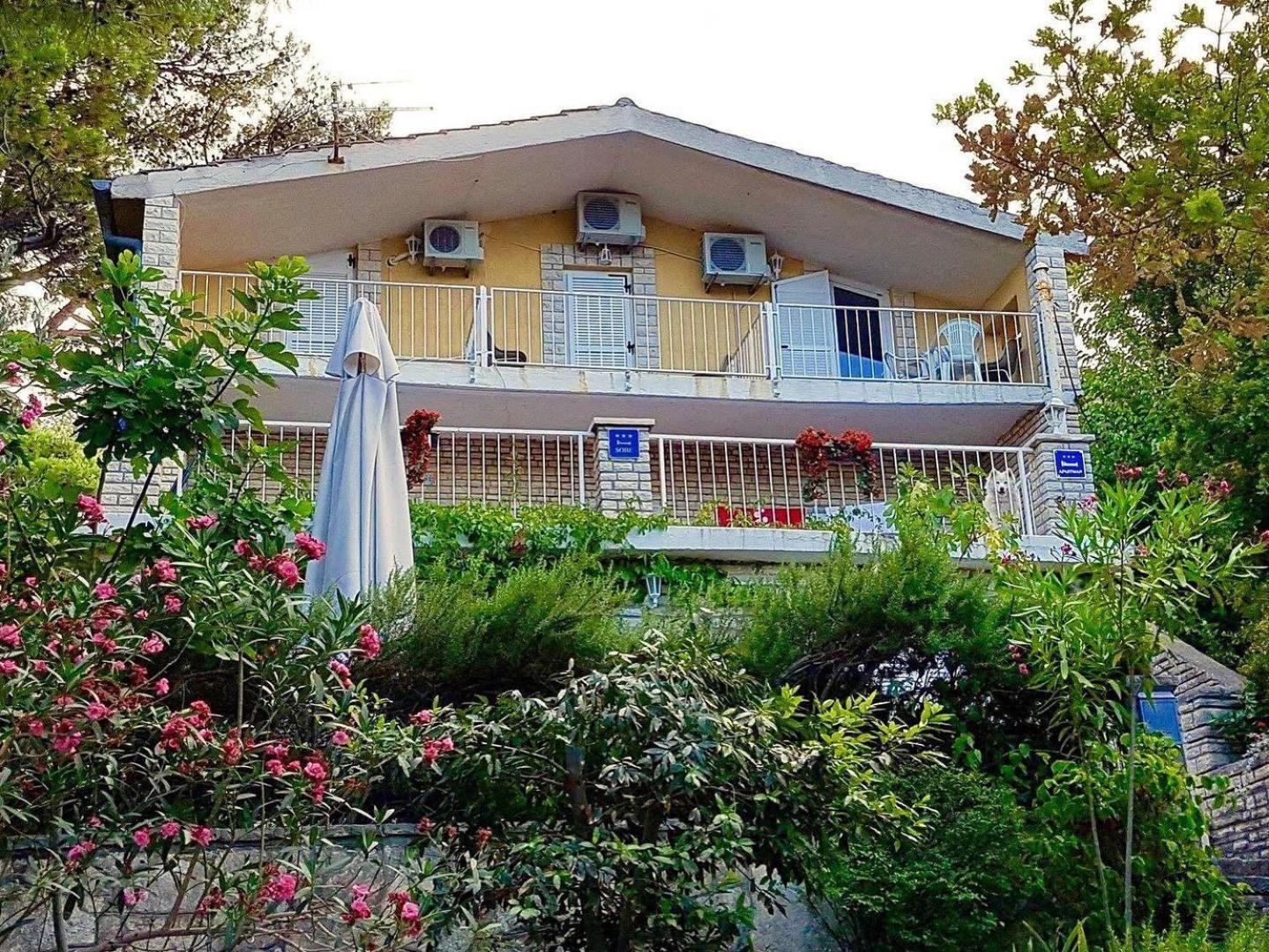 Apartmani Lidija Karin Donji Donji Karin Екстериор снимка