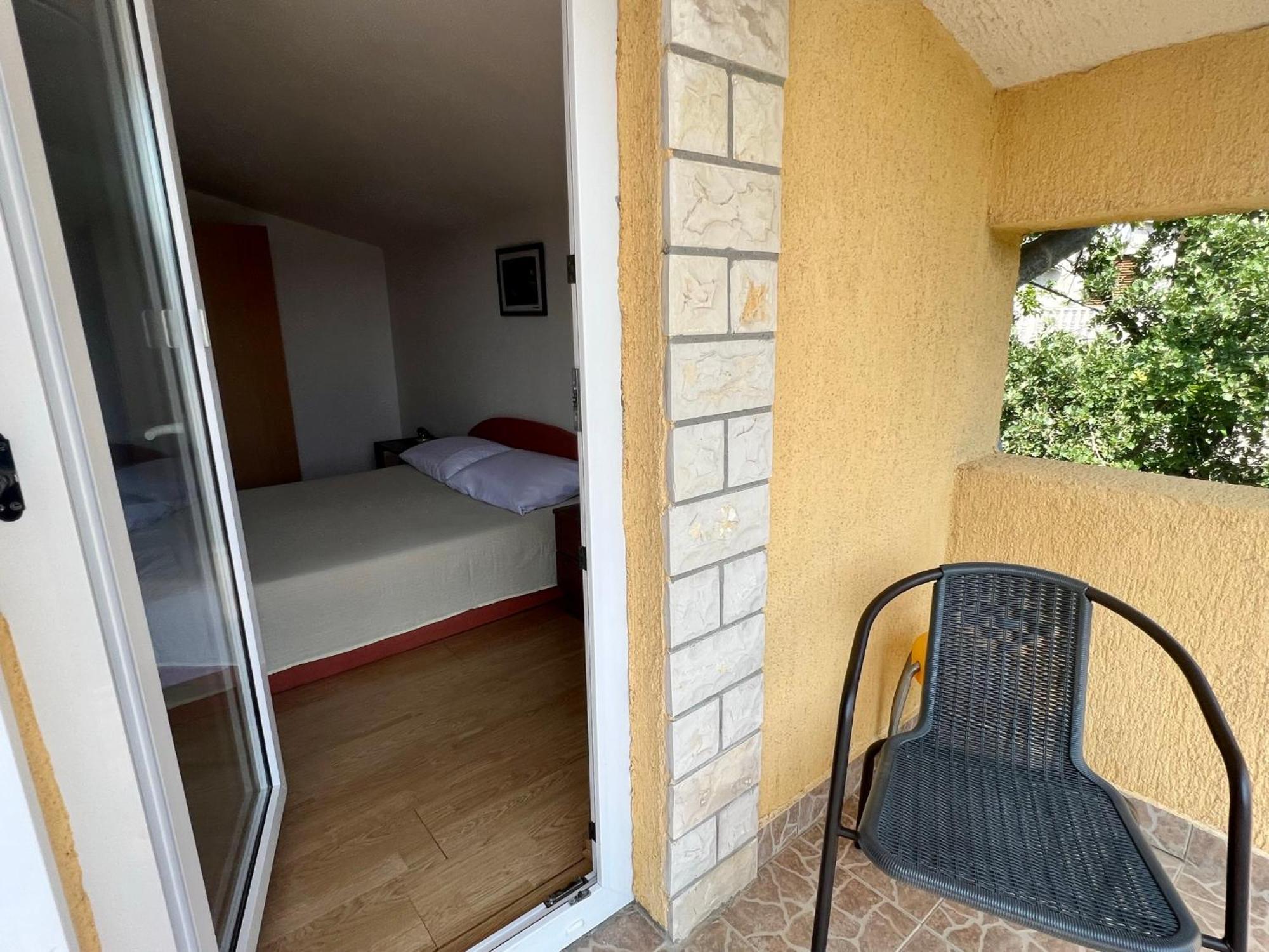 Apartmani Lidija Karin Donji Donji Karin Екстериор снимка