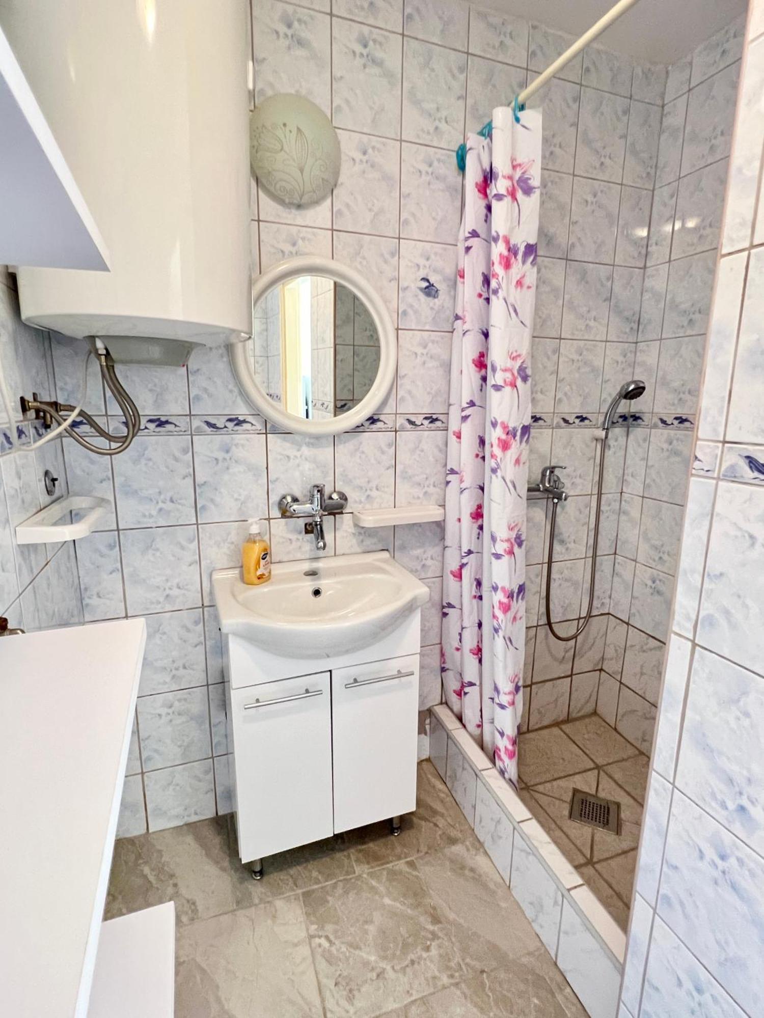 Apartmani Lidija Karin Donji Donji Karin Екстериор снимка