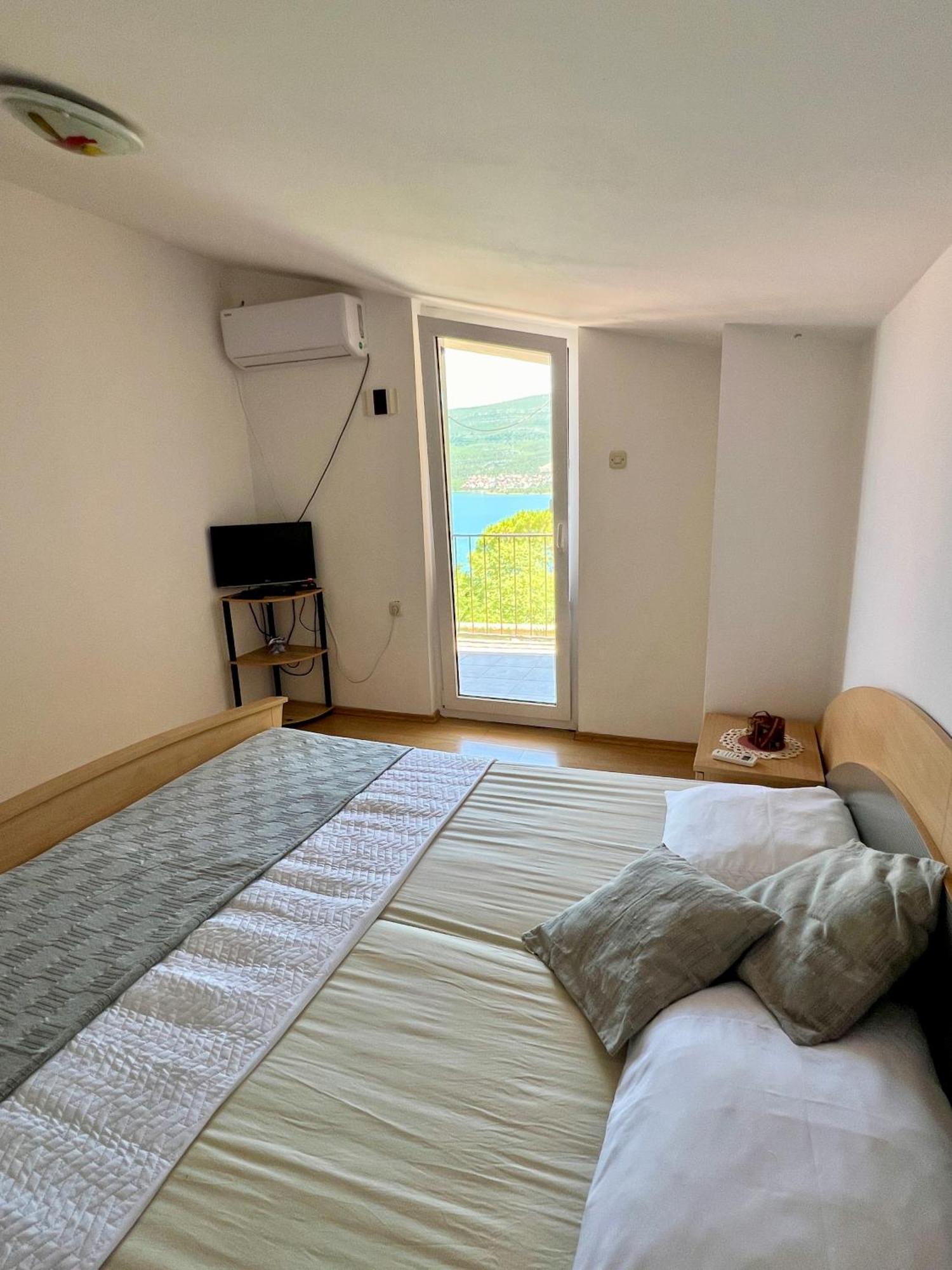 Apartmani Lidija Karin Donji Donji Karin Екстериор снимка